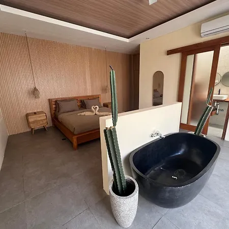 Kiki Village Bathtub